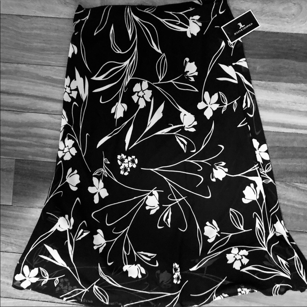 NWT Jules&Leopold black and white flower skirt